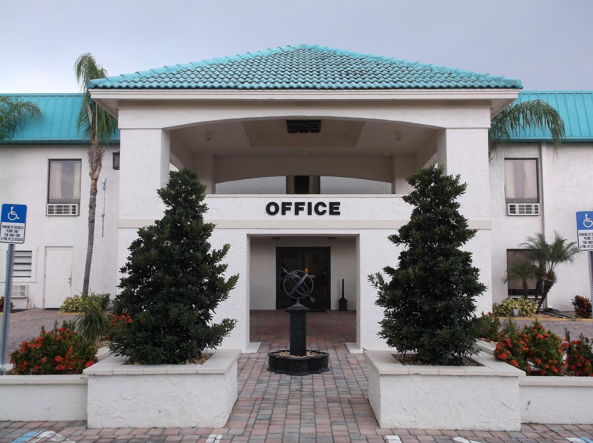 Days Inn & Suites By Wyndham Lake Okeechobee Extérieur photo