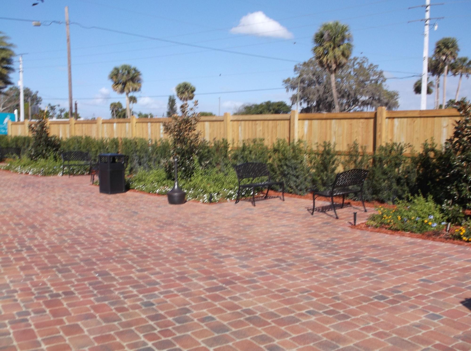 Days Inn & Suites By Wyndham Lake Okeechobee Extérieur photo