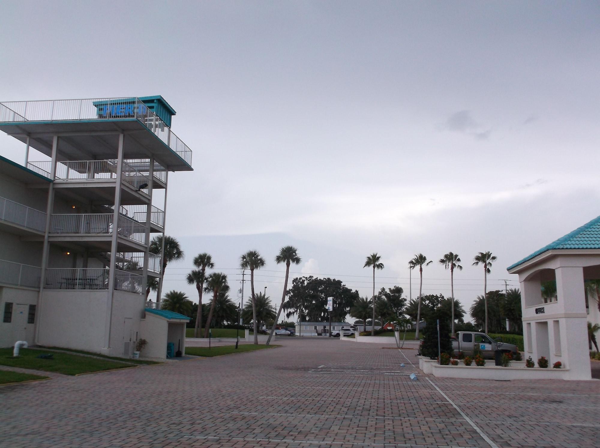 Days Inn & Suites By Wyndham Lake Okeechobee Extérieur photo