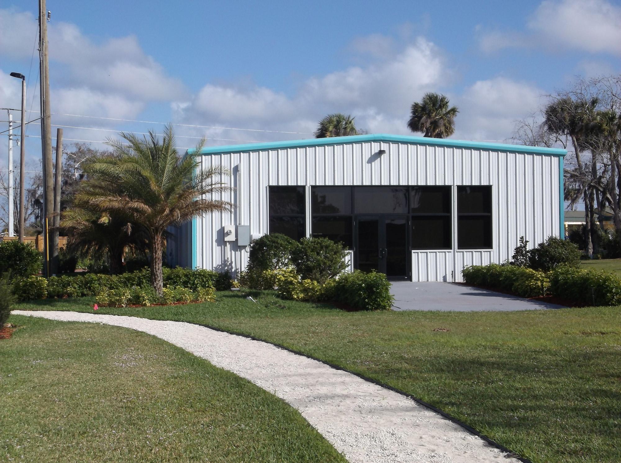 Days Inn & Suites By Wyndham Lake Okeechobee Extérieur photo