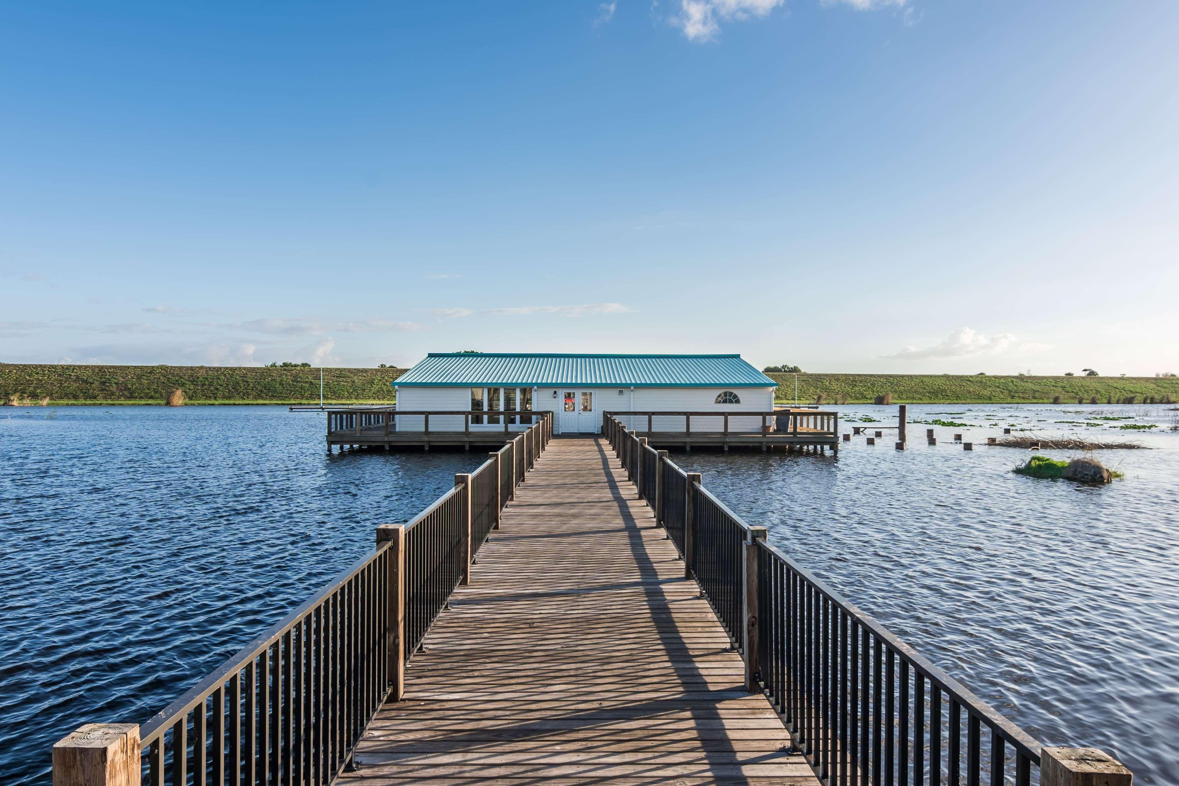 Days Inn & Suites By Wyndham Lake Okeechobee Extérieur photo