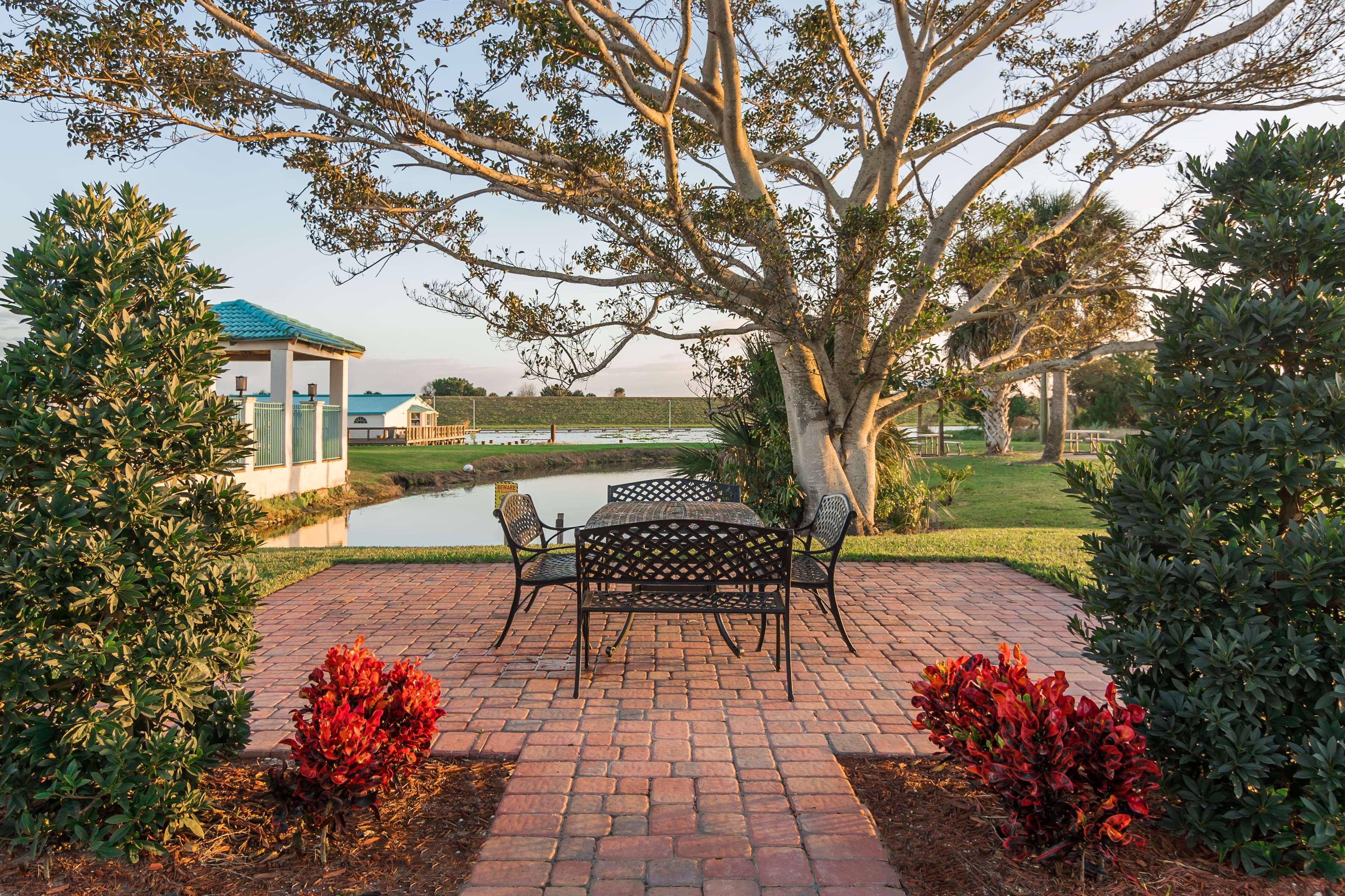 Days Inn & Suites By Wyndham Lake Okeechobee Extérieur photo