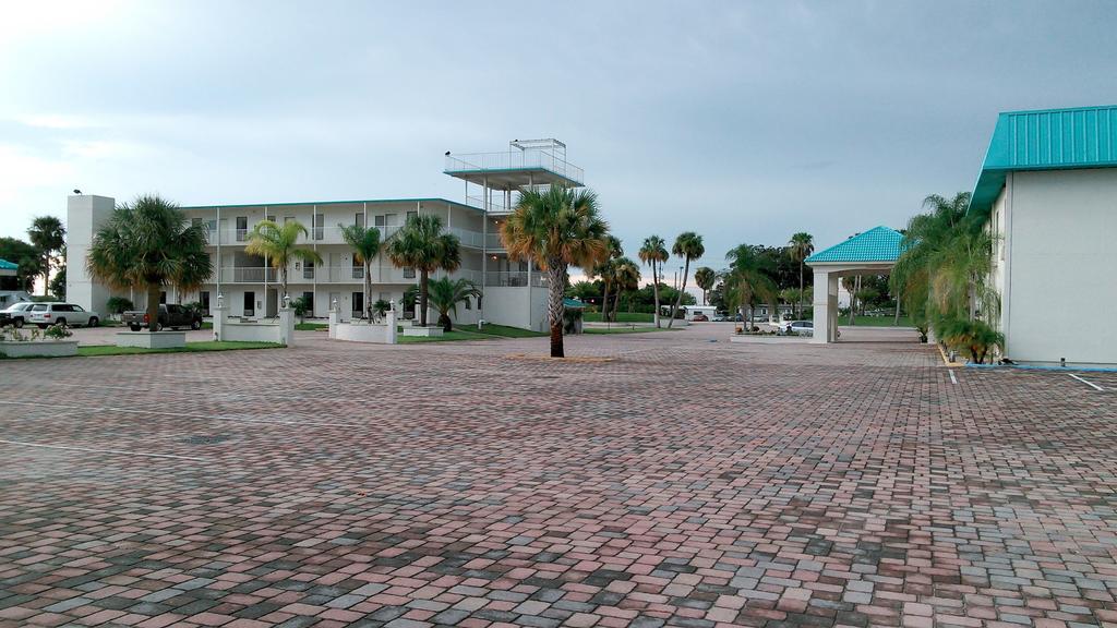 Days Inn & Suites By Wyndham Lake Okeechobee Extérieur photo
