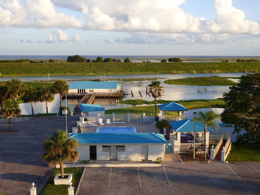 Days Inn & Suites By Wyndham Lake Okeechobee Extérieur photo