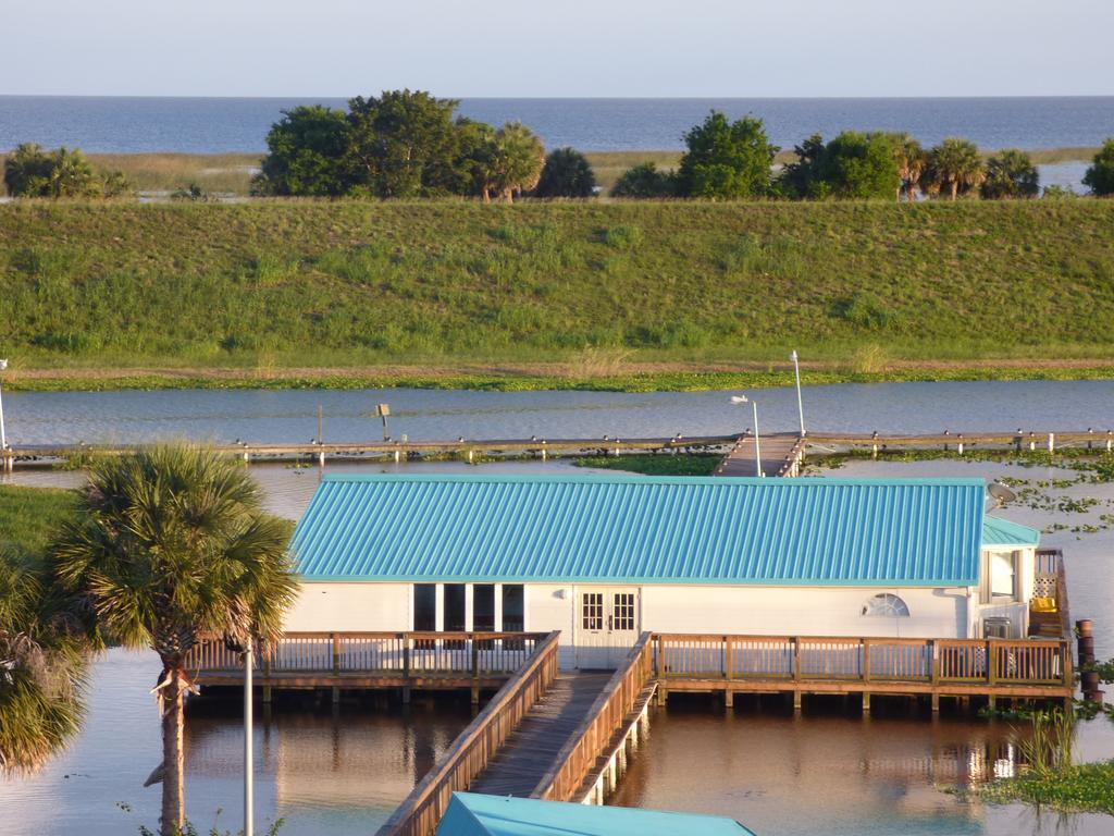 Days Inn & Suites By Wyndham Lake Okeechobee Extérieur photo