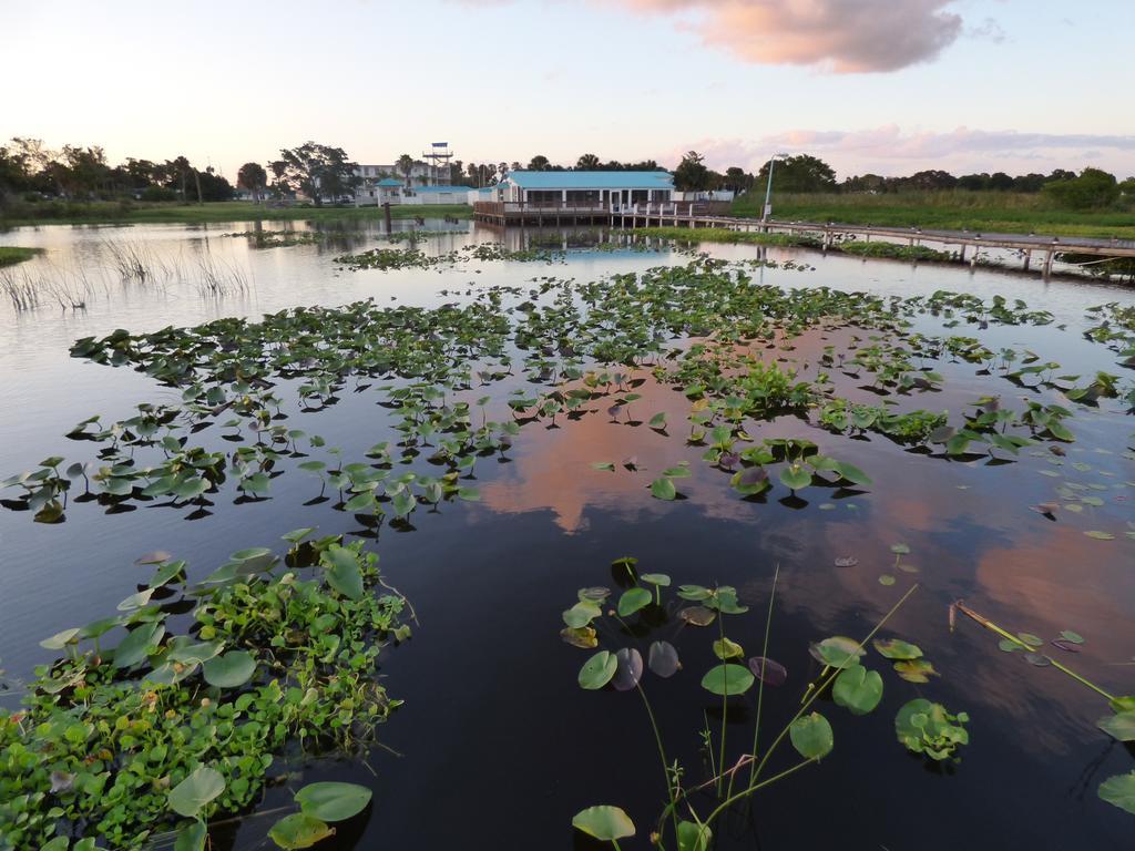 Days Inn & Suites By Wyndham Lake Okeechobee Extérieur photo