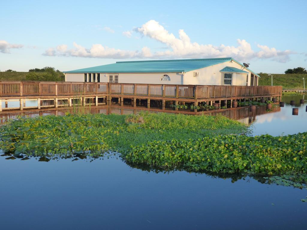 Days Inn & Suites By Wyndham Lake Okeechobee Extérieur photo