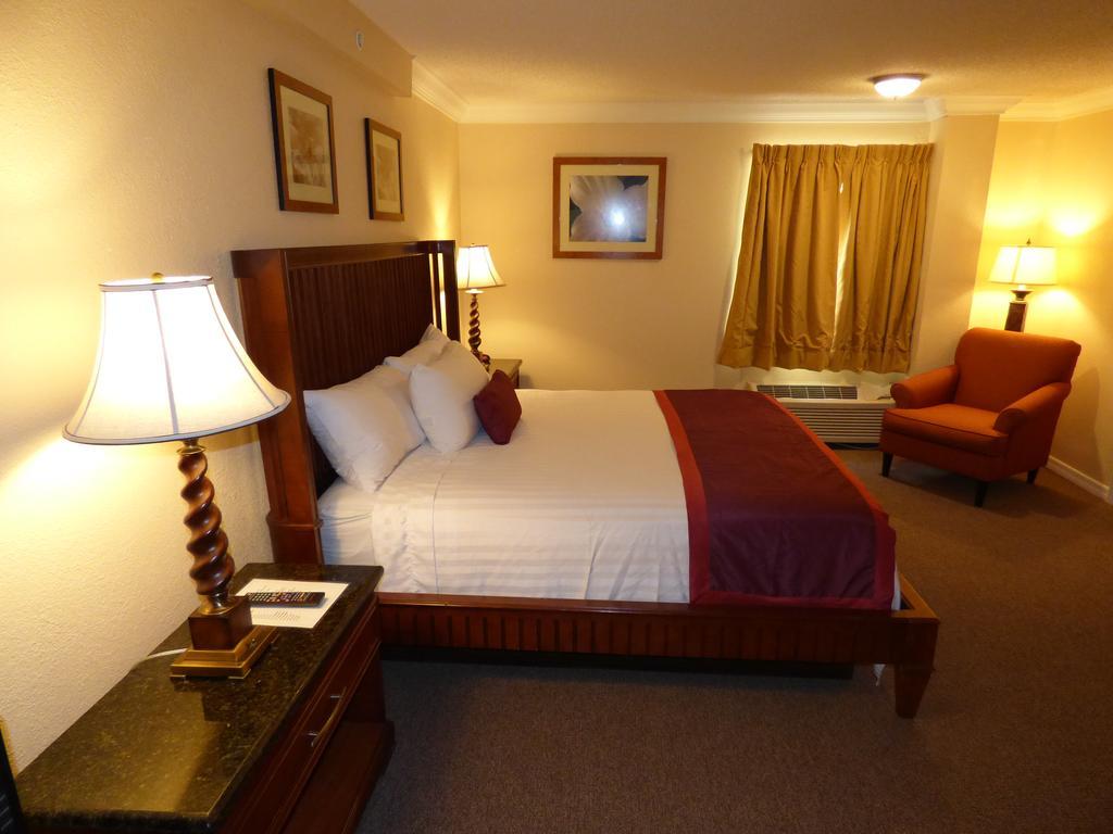 Days Inn & Suites By Wyndham Lake Okeechobee Extérieur photo