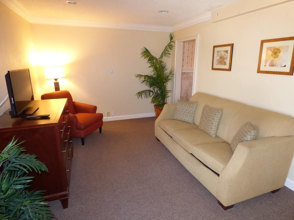 Days Inn & Suites By Wyndham Lake Okeechobee Extérieur photo