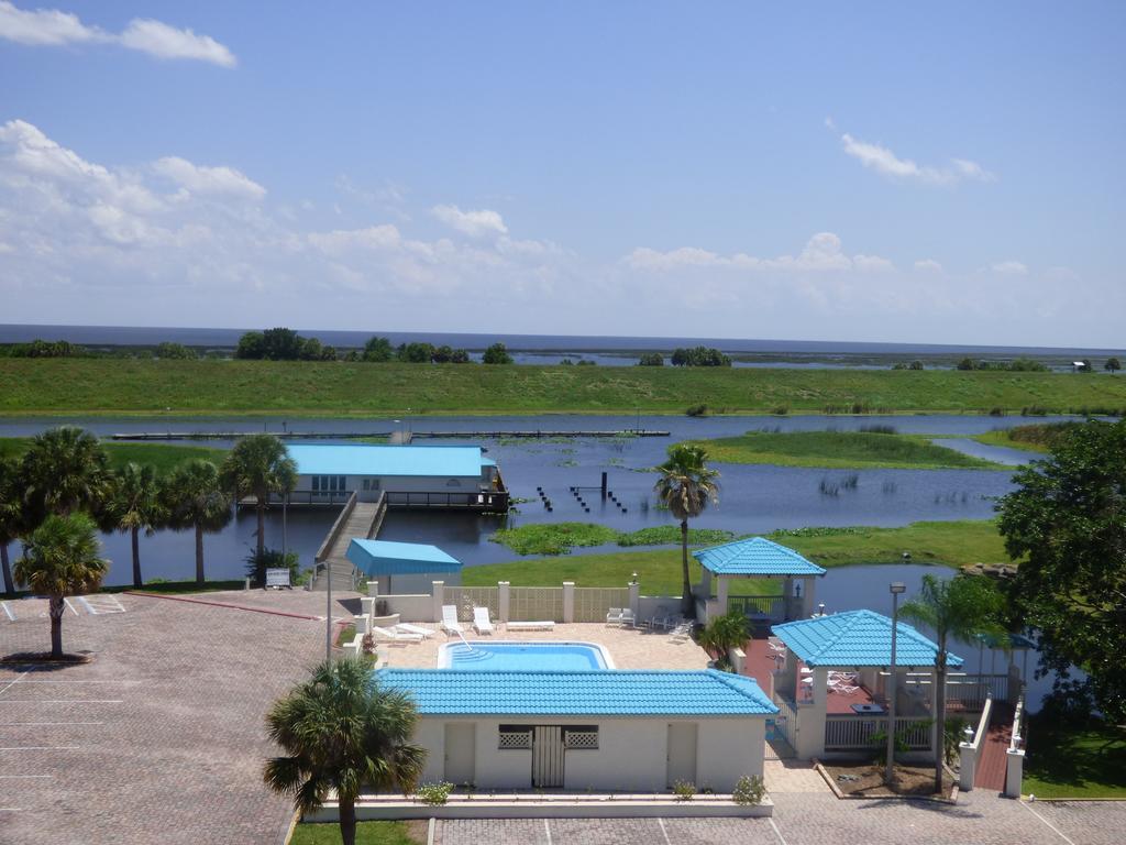 Days Inn & Suites By Wyndham Lake Okeechobee Extérieur photo