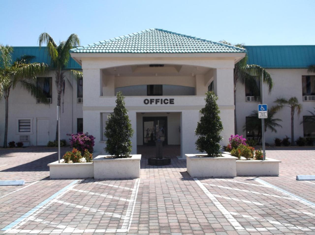 Days Inn & Suites By Wyndham Lake Okeechobee Extérieur photo