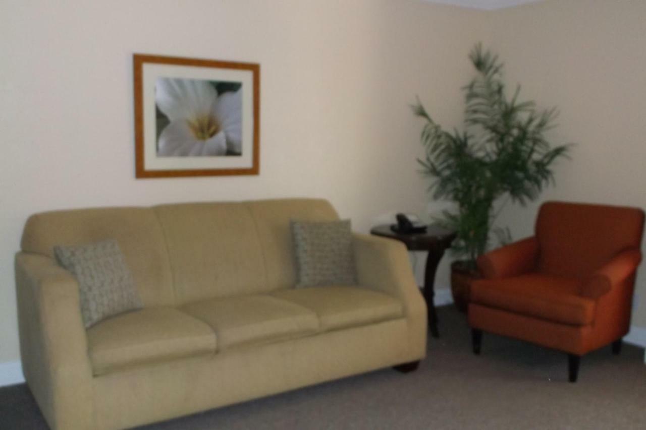 Days Inn & Suites By Wyndham Lake Okeechobee Extérieur photo