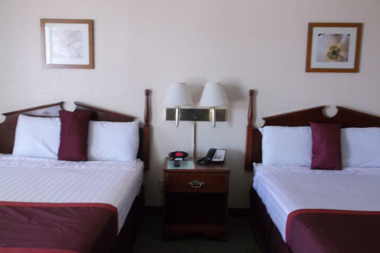 Days Inn & Suites By Wyndham Lake Okeechobee Extérieur photo