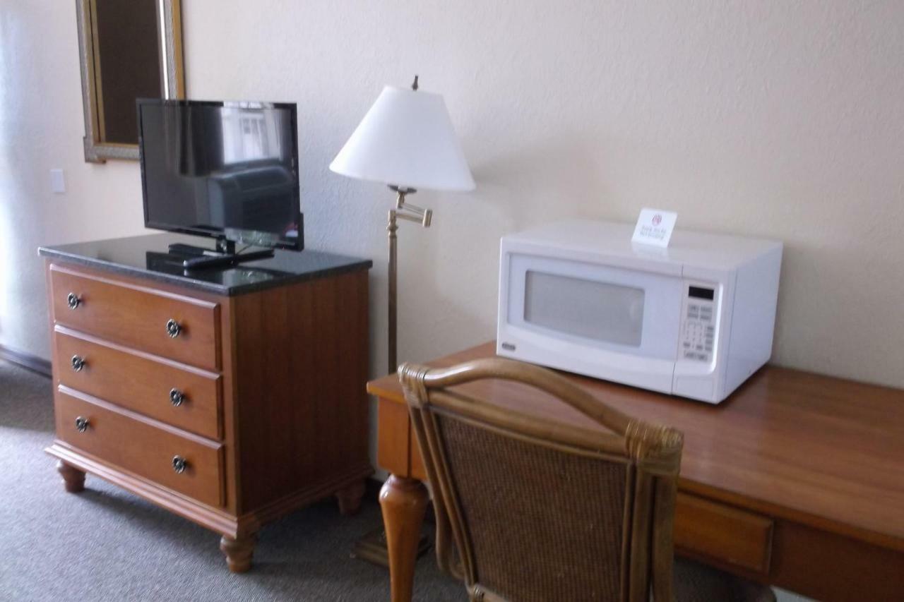 Days Inn & Suites By Wyndham Lake Okeechobee Extérieur photo