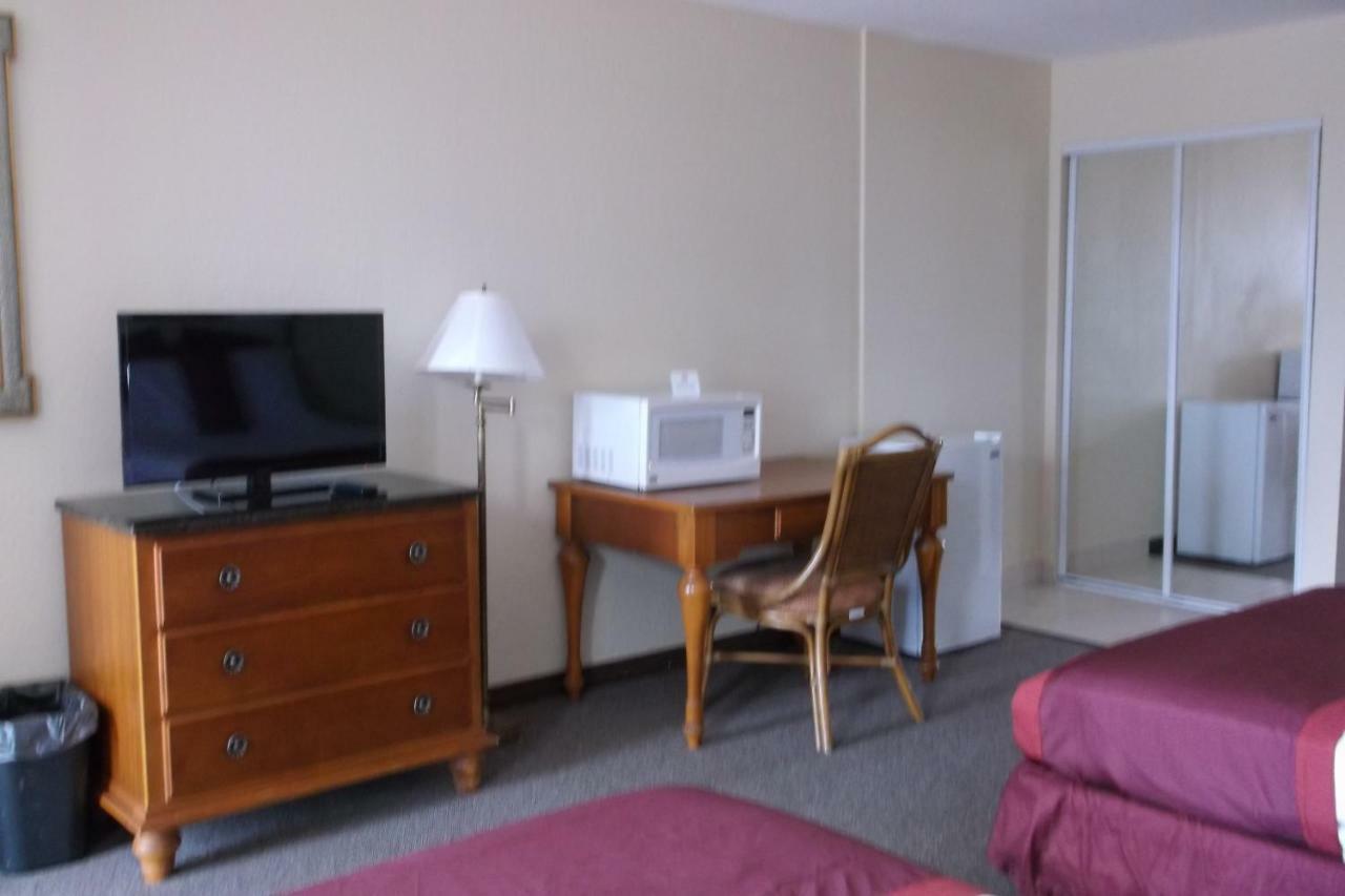 Days Inn & Suites By Wyndham Lake Okeechobee Extérieur photo