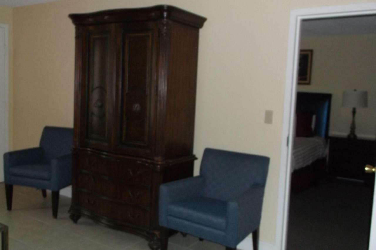 Days Inn & Suites By Wyndham Lake Okeechobee Extérieur photo