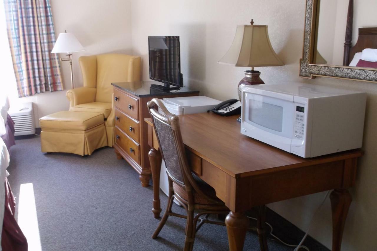 Days Inn & Suites By Wyndham Lake Okeechobee Extérieur photo