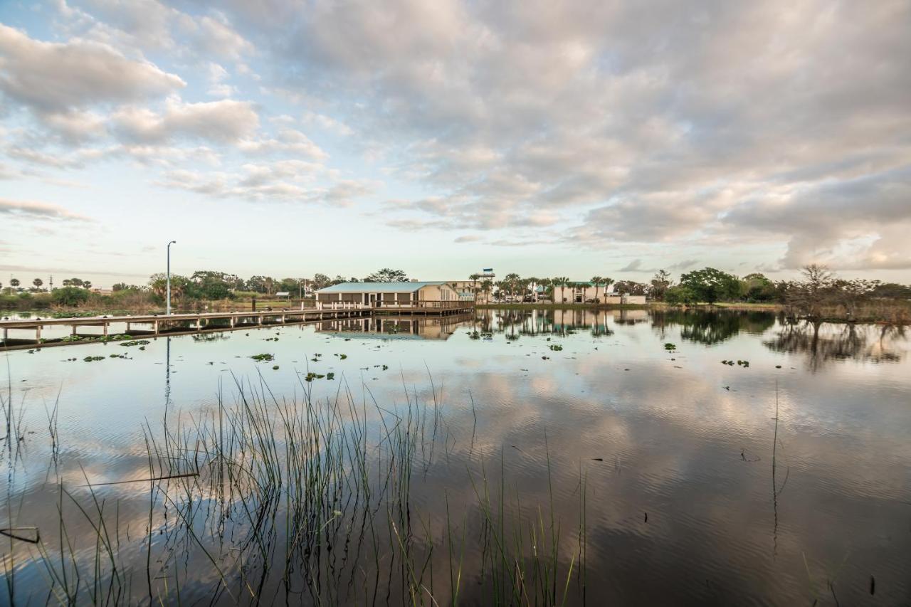 Days Inn & Suites By Wyndham Lake Okeechobee Extérieur photo
