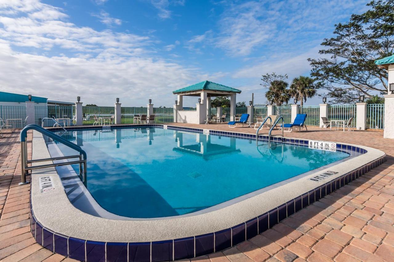 Days Inn & Suites By Wyndham Lake Okeechobee Extérieur photo